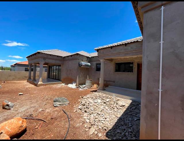 4 BEDROOM HOUSE FOR SALE IN CHROOM PARK